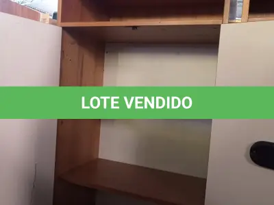 LOTE 594 - 01 ARMÁRIO EM MADEIRA COM 02 PORTAS E 03 PRATELEIRAS. (NO ESTADO) ATENÇÃO! FAZER A VISITAÇÃO ANTES DE ARREMATAR, NÃO SABEMOS SE FUNCIONA. LEILÃO NÃO TEM GARANTIA E NEM DEVOLUÇÃO, SUJEITO A POSSÍVEIS AVARIAS VISÍVEIS/OCULTAS E/OU AUSÊNCIA DE COMPONENTES.