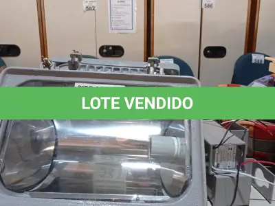 LOTE 523 - 02 LUMINÁRIAS DE PÁTIO COM 02 REATORES DE USO EXTERNO PARA LÂMPADA VAPOR METÁLICO 150W. (NO ESTADO) ATENÇÃO! FAZER A VISITAÇÃO ANTES DE ARREMATAR, NÃO SABEMOS SE FUNCIONA. LEILÃO NÃO TEM GARANTIA E NEM DEVOLUÇÃO, SUJEITO A POSSÍVEIS AVARIAS VISÍVEIS/OCULTAS E/OU AUSÊNCIA DE COMPONENTES).