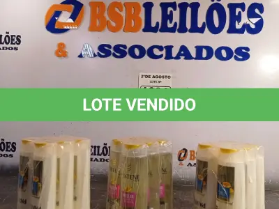 LOTE 140 - 01 BOLA DE BASQUETE E 01 BOLA DE FUTEBOL. (NO ESTADO) ATENÇÃO! FAZER A VISITAÇÃO ANTES DE ARREMATAR, NÃO SABEMOS SE FUNCIONA. LEILÃO NÃO TEM GARANTIA E NEM DEVOLUÇÃO, SUJEITO A POSSÍVEIS AVARIAS VISÍVEIS/OCULTAS E/OU AUSÊNCIA DE COMPONENTES.
