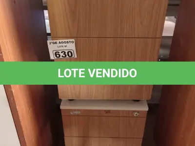 LOTE 630 - 02 GAVETEIROS EM MADEIRA COM 03 GAVETAS. (NO ESTADO) ATENÇÃO! FAZER A VISITAÇÃO ANTES DE ARREMATAR, NÃO SABEMOS SE FUNCIONA. LEILÃO NÃO TEM GARANTIA E NEM DEVOLUÇÃO, SUJEITO A POSSÍVEIS AVARIAS VISÍVEIS/OCULTAS E/OU AUSÊNCIA DE COMPONENTES.