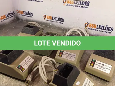 LOTE 564 - 06 BASES CARREGADORAS PARA RÁDIO COMUNICADOR. (NO ESTADO) ATENÇÃO! FAZER A VISITAÇÃO ANTES DE ARREMATAR, NÃO SABEMOS SE FUNCIONA. LEILÃO NÃO TEM GARANTIA E NEM DEVOLUÇÃO, SUJEITO A POSSÍVEIS AVARIAS VISÍVEIS/OCULTAS E/OU AUSÊNCIA DE COMPONENTES.