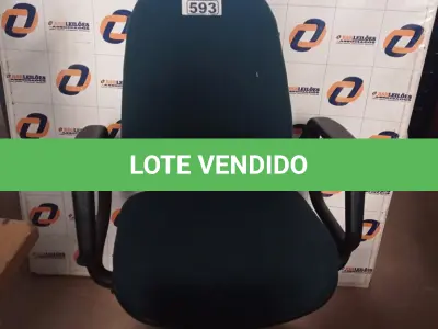 LOTE 593 -  01 CADEIRA DE ESCRITÓRIO COM BASE GIRATÓRIA NA COR VERDE. (NO ESTADO) ATENÇÃO! FAZER A VISITAÇÃO ANTES DE ARREMATAR, NÃO SABEMOS SE FUNCIONA. LEILÃO NÃO TEM GARANTIA E NEM DEVOLUÇÃO, SUJEITO A POSSÍVEIS AVARIAS VISÍVEIS/OCULTAS E/OU AUSÊNCIA DE COMPONENTES.