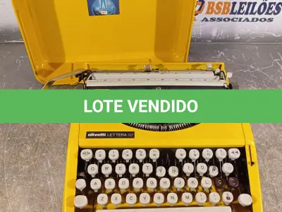 LOTE 549 - 01 MÁQUINA DE ESCREVER MARCA OLIVETTI. (NO ESTADO) ATENÇÃO! FAZER A VISITAÇÃO ANTES DE ARREMATAR, NÃO SABEMOS SE FUNCIONA. LEILÃO NÃO TEM GARANTIA E NEM DEVOLUÇÃO, SUJEITO A POSSÍVEIS AVARIAS VISÍVEIS/OCULTAS E/OU AUSÊNCIA DE COMPONENTES.