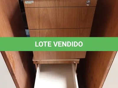 LOTE 620 - 02 GAVETEIROS EM MADEIRA COM 03 GAVETAS. (NO ESTADO) ATENÇÃO! FAZER A VISITAÇÃO ANTES DE ARREMATAR, NÃO SABEMOS SE FUNCIONA. LEILÃO NÃO TEM GARANTIA E NEM DEVOLUÇÃO, SUJEITO A POSSÍVEIS AVARIAS VISÍVEIS/OCULTAS E/OU AUSÊNCIA DE COMPONENTES.