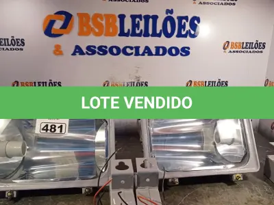 LOTE 481 - 02 LUMINÁRIAS DE PÁTIO COM 02 REATORES DE USO EXTERNO PARA LÂMPADA VAPOR METÁLICO 150W. (NO ESTADO) ATENÇÃO! FAZER A VISITAÇÃO ANTES DE ARREMATAR, NÃO SABEMOS SE FUNCIONA. LEILÃO NÃO TEM GARANTIA E NEM DEVOLUÇÃO, SUJEITO A POSSÍVEIS AVARIAS VISÍVEIS/OCULTAS E/OU AUSÊNCIA DE COMPONENTES).