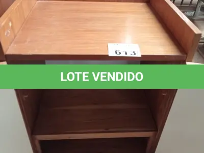 LOTE 613 - 01 ARMÁRIO BAIXO EM MADEIRA COM 02 PORTAS E 01 PRATELEIRA. (NO ESTADO) ATENÇÃO! FAZER A VISITAÇÃO ANTES DE ARREMATAR, NÃO SABEMOS SE FUNCIONA. LEILÃO NÃO TEM GARANTIA E NEM DEVOLUÇÃO, SUJEITO A POSSÍVEIS AVARIAS VISÍVEIS/OCULTAS E/OU AUSÊNCIA DE COMPONENTES.