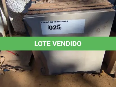 LOTE 025 - 08 CAIXAS DE PORCELANATO  MARMORE CREMA 60CM X60CM APROXIMADAMENTE 11,52M² (NO ESTADO)