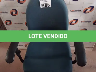 LOTE 585 -  01 CADEIRA DE ESCRITÓRIO COM BASE GIRATÓRIA NA COR VERDE. (NO ESTADO) ATENÇÃO! FAZER A VISITAÇÃO ANTES DE ARREMATAR, NÃO SABEMOS SE FUNCIONA. LEILÃO NÃO TEM GARANTIA E NEM DEVOLUÇÃO, SUJEITO A POSSÍVEIS AVARIAS VISÍVEIS/OCULTAS E/OU AUSÊNCIA DE COMPONENTES.