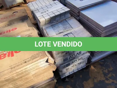 LOTE 021 - 01 LOTE COM PASTILHAS BRANCA 5 CM X 5CM APROXIMADAMENTE 14,06M²(NO ESTADO)