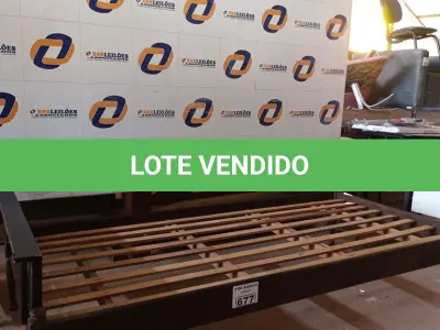 LOTE 677 - 01 CAMA DE SOLTEIRO EM IMBUIA DO POLO MADEIREIRO DO RIO GRANDE DO SUL.  (NO ESTADO) ATENÇÃO! FAZER A VISITAÇÃO ANTES DE ARREMATAR, NÃO SABEMOS SE FUNCIONA. LEILÃO NÃO TEM GARANTIA E NEM DEVOLUÇÃO, SUJEITO A POSSÍVEIS AVARIAS VISÍVEIS/OCULTAS E/OU AUSÊNCIA DE COMPONENTES.