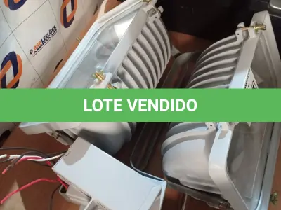 LOTE 515 - 02 LUMINÁRIAS DE PÁTIO COM 02 REATORES DE USO EXTERNO PARA LÂMPADA VAPOR METÁLICO 150W. (NO ESTADO) ATENÇÃO! FAZER A VISITAÇÃO ANTES DE ARREMATAR, NÃO SABEMOS SE FUNCIONA. LEILÃO NÃO TEM GARANTIA E NEM DEVOLUÇÃO, SUJEITO A POSSÍVEIS AVARIAS VISÍVEIS/OCULTAS E/OU AUSÊNCIA DE COMPONENTES).