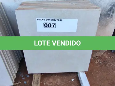 LOTE 007 - 26 PÇS DE PORCELANATO 60CM X 60CM DIVERSOS APROXIMADAMENTE 9,36M² (NO ESTADO)