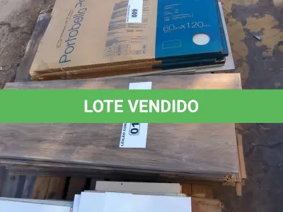 LOTE 010 - 01 LOTE COM REVESTIMENTO MARRON APROXIMADAMENTE 23,76M²(NO ESTADO)
