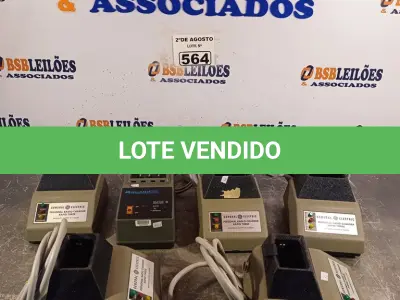 LOTE 564 - 06 BASES CARREGADORAS PARA RÁDIO COMUNICADOR. (NO ESTADO) ATENÇÃO! FAZER A VISITAÇÃO ANTES DE ARREMATAR, NÃO SABEMOS SE FUNCIONA. LEILÃO NÃO TEM GARANTIA E NEM DEVOLUÇÃO, SUJEITO A POSSÍVEIS AVARIAS VISÍVEIS/OCULTAS E/OU AUSÊNCIA DE COMPONENTES.