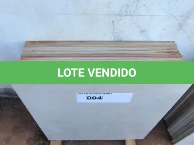 LOTE 004 - 13 CAIXAS DE PORCELANATO 90CM X 90CM APROXIMADAMENTE 21,06M² (NO ESTADO)