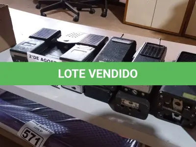 LOTE 570 -  11 RÁDIOS COMUNICADORES. (NO ESTADO) ATENÇÃO! FAZER A VISITAÇÃO ANTES DE ARREMATAR, NÃO SABEMOS SE FUNCIONA. LEILÃO NÃO TEM GARANTIA E NEM DEVOLUÇÃO, SUJEITO A POSSÍVEIS AVARIAS VISÍVEIS/OCULTAS E/OU AUSÊNCIA DE COMPONENTES.