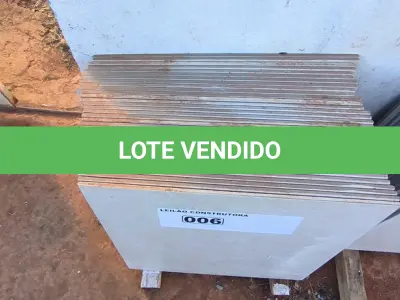 LOTE 006 - 32 PÇS DE PORCELANATO 60CM X 60CM DIVERSOS APROXIMADAMENTE 11,52M² (NO ESTADO)