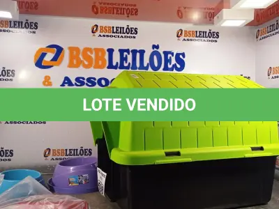LOTE 598 - 01 CASINHA PARA PET, 01 TAPETE E 01 KIT CONTENDO COLEIRA ESCOVA E BRINQUEDOS. (NOVO) (NO ESTADO) ATENÇÃO! FAZER A VISITAÇÃO ANTES DE ARREMATAR, NÃO SABEMOS SE FUNCIONA. LEILÃO NÃO TEM GARANTIA E NEM DEVOLUÇÃO, SUJEITO A POSSÍVEIS AVARIAS VISÍVEIS/OCULTAS E/OU AUSÊNCIA DE COMPONENTES.