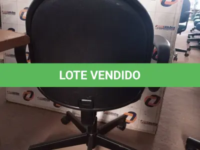 LOTE 591 -  01 CADEIRA DE ESCRITÓRIO COM BASE GIRATÓRIA NA COR VERDE. (NO ESTADO) ATENÇÃO! FAZER A VISITAÇÃO ANTES DE ARREMATAR, NÃO SABEMOS SE FUNCIONA. LEILÃO NÃO TEM GARANTIA E NEM DEVOLUÇÃO, SUJEITO A POSSÍVEIS AVARIAS VISÍVEIS/OCULTAS E/OU AUSÊNCIA DE COMPONENTES.