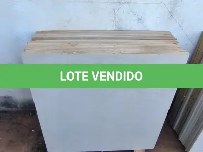 LOTE 004 - 13 CAIXAS DE PORCELANATO 90CM X 90CM APROXIMADAMENTE 21,06M² (NO ESTADO)