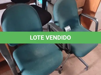 LOTE 652 - 03 CADEIRAS DE ESCRITÓRIO COM BASES GIRATÓRIAS SENDO 01 NA COR PRETA. (NO ESTADO) ATENÇÃO! FAZER A VISITAÇÃO ANTES DE ARREMATAR, NÃO SABEMOS SE FUNCIONA. LEILÃO NÃO TEM GARANTIA E NEM DEVOLUÇÃO, SUJEITO A POSSÍVEIS AVARIAS VISÍVEIS/OCULTAS E/OU AUSÊNCIA DE COMPONENTES.
