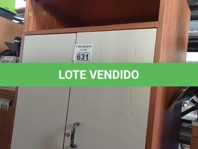 LOTE 631 - 01 ARMÁRIO EM MADEIRA COM 02 PORTAS. (NO ESTADO) ATENÇÃO! FAZER A VISITAÇÃO ANTES DE ARREMATAR, NÃO SABEMOS SE FUNCIONA. LEILÃO NÃO TEM GARANTIA E NEM DEVOLUÇÃO, SUJEITO A POSSÍVEIS AVARIAS VISÍVEIS/OCULTAS E/OU AUSÊNCIA DE COMPONENTES.