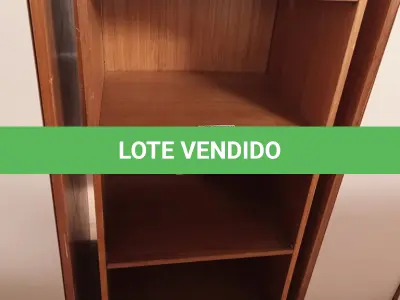 LOTE 607 - 02 ARMÁRIOS BAIXOS EM MADEIRA COM 01 PRATELEIRA. (NO ESTADO) ATENÇÃO! FAZER A VISITAÇÃO ANTES DE ARREMATAR, NÃO SABEMOS SE FUNCIONA. LEILÃO NÃO TEM GARANTIA E NEM DEVOLUÇÃO, SUJEITO A POSSÍVEIS AVARIAS VISÍVEIS/OCULTAS E/OU AUSÊNCIA DE COMPONENTES.