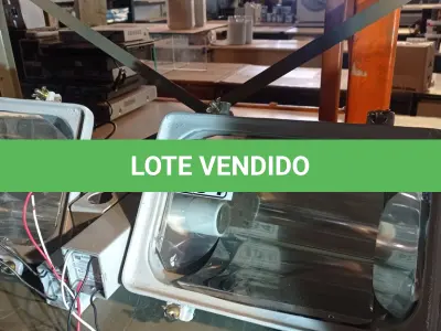 LOTE 434 - 02 LUMINÁRIAS DE PÁTIO COM 02 REATORES DE USO EXTERNO PARA LÂMPADA VAPOR METÁLICO 150W. (NO ESTADO) ATENÇÃO! FAZER A VISITAÇÃO ANTES DE ARREMATAR, NÃO SABEMOS SE FUNCIONA. LEILÃO NÃO TEM GARANTIA E NEM DEVOLUÇÃO, SUJEITO A POSSÍVEIS AVARIAS VISÍVEIS/OCULTAS E/OU AUSÊNCIA DE COMPONENTES).