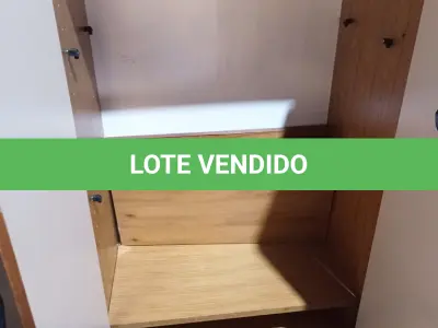 LOTE 579 - 01 ARMÁRIO EM MADEIRA COM 02 PORTAS E 03 PRATELEIRAS. (NO ESTADO) ATENÇÃO! FAZER A VISITAÇÃO ANTES DE ARREMATAR, NÃO SABEMOS SE FUNCIONA. LEILÃO NÃO TEM GARANTIA E NEM DEVOLUÇÃO, SUJEITO A POSSÍVEIS AVARIAS VISÍVEIS/OCULTAS E/OU AUSÊNCIA DE COMPONENTES.