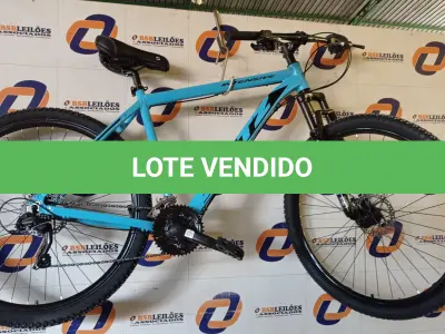 LOTE 160 - 01 BICICLETA ARO 29, COR AZUL, NANO 24V SKY TRAZ 24 MARCHAS COM SISTEMA CASSETE MICROSHIFT E FREIOS HIDRÁULICOS. QUADRO SKY EM ALUMÍNIO 6061 NANO; SUSPENSÃO HEILAND AHEADSET 100MM;ALAVANCA MICROSHIFT  3 X 8 VELOCIDADES; PEDIVELA SHIFT TECH 42/32/22; MOVIMENTO CENTRAL ROLAMENTADO; CÂMBIO DIANTEIRO MICROSHIFT 3V  7/8 X 3V 42/32/22 ;CAMBIO TRASEIRO MICROSHIFT 8V COM CAGE LONGO RDM26L;(NOVA) (NO ESTADO)