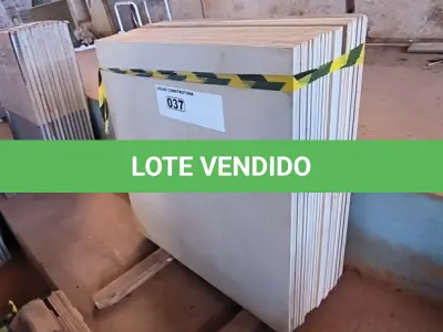 LOTE 037 - 29 PÇS  DE PORCELANATO 90CM X 90CM APROXIMADAMENTE 23,49M²(NO ESTADO)