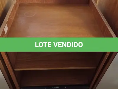 LOTE 602 - 01 ARMÁRIO BAIXO EM MADEIRA COM 02 PRATELEIRAS E PORTA DE ENROLAR. (NO ESTADO) ATENÇÃO! FAZER A VISITAÇÃO ANTES DE ARREMATAR, NÃO SABEMOS SE FUNCIONA. LEILÃO NÃO TEM GARANTIA E NEM DEVOLUÇÃO, SUJEITO A POSSÍVEIS AVARIAS VISÍVEIS/OCULTAS E/OU AUSÊNCIA DE COMPONENTES.