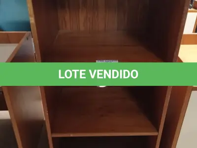 LOTE 611 - 02 ARMÁRIOS BAIXOS EM MADEIRA COM 01 PRATELEIRA. (NO ESTADO) ATENÇÃO! FAZER A VISITAÇÃO ANTES DE ARREMATAR, NÃO SABEMOS SE FUNCIONA. LEILÃO NÃO TEM GARANTIA E NEM DEVOLUÇÃO, SUJEITO A POSSÍVEIS AVARIAS VISÍVEIS/OCULTAS E/OU AUSÊNCIA DE COMPONENTES.