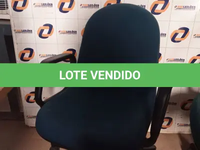 LOTE 599 -  01 CADEIRA DE ESCRITÓRIO COM BASE GIRATÓRIA NA COR VERDE. (NO ESTADO) ATENÇÃO! FAZER A VISITAÇÃO ANTES DE ARREMATAR, NÃO SABEMOS SE FUNCIONA. LEILÃO NÃO TEM GARANTIA E NEM DEVOLUÇÃO, SUJEITO A POSSÍVEIS AVARIAS VISÍVEIS/OCULTAS E/OU AUSÊNCIA DE COMPONENTES.