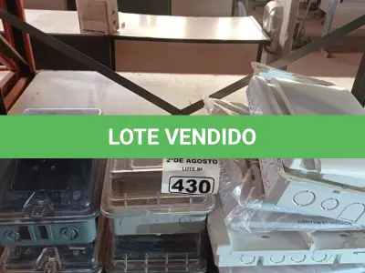 LOTE 430 - 01 LOTE COM VÁRIAS CAIXAS PARA QUADRO DE COMANDO MARCAS E MODELOS DIVERSOS. (NO ESTADO) ATENÇÃO! FAZER A VISITAÇÃO ANTES DE ARREMATAR, NÃO SABEMOS SE FUNCIONA. LEILÃO NÃO TEM GARANTIA E NEM DEVOLUÇÃO, SUJEITO A POSSÍVEIS AVARIAS VISÍVEIS/OCULTAS E/OU AUSÊNCIA DE COMPONENTES).
