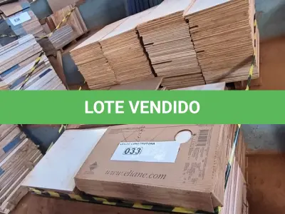 LOTE 033 - 01 LOTE COM REVESTIMENTO BRANCOS DIVERSOS TAMANHOS APROXIMADAMENTE 93,60M²(NO ESTADO)