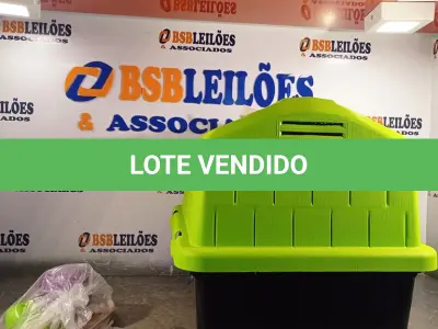 LOTE 637 - 01 CASINHA PARA PET COM COLCHÃO E 01 KIT DE BRINQUEDOS. (NO ESTADO) ATENÇÃO! FAZER A VISITAÇÃO ANTES DE ARREMATAR, NÃO SABEMOS SE FUNCIONA. LEILÃO NÃO TEM GARANTIA E NEM DEVOLUÇÃO, SUJEITO A POSSÍVEIS AVARIAS VISÍVEIS/OCULTAS E/OU AUSÊNCIA DE COMPONENTES.