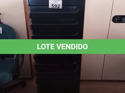 LOTE 592 - 01 ARMÁRIO EM MADEIRA. (NO ESTADO) ATENÇÃO! FAZER A VISITAÇÃO ANTES DE ARREMATAR, NÃO SABEMOS SE FUNCIONA. LEILÃO NÃO TEM GARANTIA E NEM DEVOLUÇÃO, SUJEITO A POSSÍVEIS AVARIAS VISÍVEIS/OCULTAS E/OU AUSÊNCIA DE COMPONENTES.