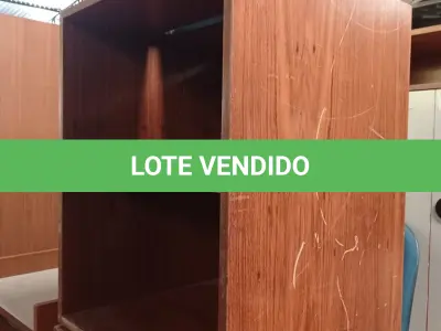 LOTE 611 - 02 ARMÁRIOS BAIXOS EM MADEIRA COM 01 PRATELEIRA. (NO ESTADO) ATENÇÃO! FAZER A VISITAÇÃO ANTES DE ARREMATAR, NÃO SABEMOS SE FUNCIONA. LEILÃO NÃO TEM GARANTIA E NEM DEVOLUÇÃO, SUJEITO A POSSÍVEIS AVARIAS VISÍVEIS/OCULTAS E/OU AUSÊNCIA DE COMPONENTES.