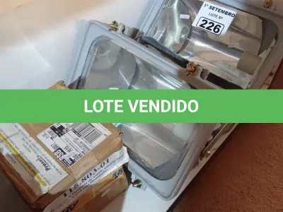 LOTE 226 - 02 LUMINÁRIAS DE PÁTIO E 04 REATORES PARA LÂMPADA VAPOR METÁLICO 150W. (NO ESTADO) ATENÇÃO! FAZER A VISITAÇÃO ANTES DE ARREMATAR, NÃO SABEMOS SE FUNCIONA. LEILÃO NÃO TEM GARANTIA E NEM DEVOLUÇÃO, SUJEITO A POSSÍVEIS AVARIAS VISÍVEIS/OCULTAS E/OU AUSÊNCIA DE COMPONENTES.