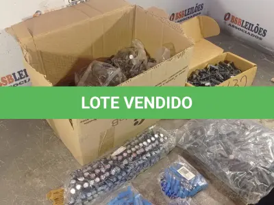 LOTE 215 - 01 CAIXA COM GRANDE QUANTIDADE DE CAPACITORES E RESISTORES ELETROLÍTICOS DIVERSOS. (NO ESTADO) ATENÇÃO! FAZER A VISITAÇÃO ANTES DE ARREMATAR, NÃO SABEMOS SE FUNCIONA. LEILÃO NÃO TEM GARANTIA E NEM DEVOLUÇÃO, SUJEITO A POSSÍVEIS AVARIAS VISÍVEIS/OCULTAS E/OU AUSÊNCIA DE COMPONENTES.