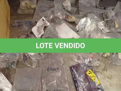 LOTE 231 - 01 CAIXA COM GRANDE QUANTIDADE DE CAPACITORES E RESISTORES ELETROLÍTICOS DIVERSOS. (NO ESTADO) ATENÇÃO! FAZER A VISITAÇÃO ANTES DE ARREMATAR, NÃO SABEMOS SE FUNCIONA. LEILÃO NÃO TEM GARANTIA E NEM DEVOLUÇÃO, SUJEITO A POSSÍVEIS AVARIAS VISÍVEIS/OCULTAS E/OU AUSÊNCIA DE COMPONENTES.