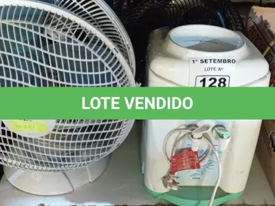 LOTE 128 - 01 BEBEDOURO PARA GARRAFÃO E 03 VENTILADORES MARCAS E MODELOS DIVERSOS. (NO ESTADO) ATENÇÃO! FAZER A VISITAÇÃO ANTES DE ARREMATAR, NÃO SABEMOS SE FUNCIONA. LEILÃO NÃO TEM GARANTIA E NEM DEVOLUÇÃO, SUJEITO A POSSÍVEIS AVARIAS VISÍVEIS/OCULTAS E/OU AUSÊNCIA DE COMPONENTES.
