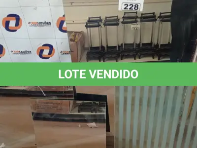LOTE 228 - 03 ESPELHOS E 04 RECORTES DE VIDRO DE TAMANHOS DIVERSOS. (NO ESTADO) ATENÇÃO! FAZER A VISITAÇÃO ANTES DE ARREMATAR, NÃO SABEMOS SE FUNCIONA. LEILÃO NÃO TEM GARANTIA E NEM DEVOLUÇÃO, SUJEITO A POSSÍVEIS AVARIAS VISÍVEIS/OCULTAS E/OU AUSÊNCIA DE COMPONENTES.