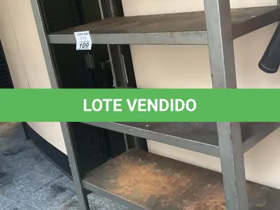 LOTE 109 - ESTANTE DE FERRO. (NO ESTADO, NÃO SABEMOS SE FUNCIONA. LEILÃO NÃO TEM GARANTIA E NEM DEVOLUÇÃO).