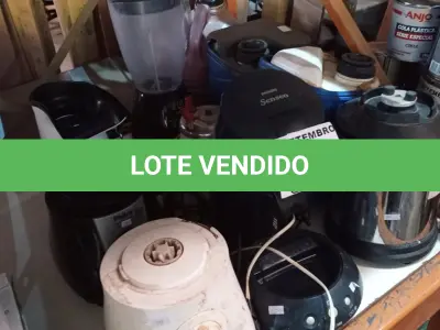 LOTE 154 - 03 GARRAFAS TÉRMICA, 04 BASES DE LIQUIDIFICADOR, 01 PIPOQUEIRA, 01 CAFETEIRA E 01 LIQUIDIFICADOR MARCAS E MODELOS DIVERSOS COM AVARIAS. (NO ESTADO) ATENÇÃO! FAZER A VISITAÇÃO ANTES DE ARREMATAR, NÃO SABEMOS SE FUNCIONA. LEILÃO NÃO TEM GARANTIA E NEM DEVOLUÇÃO, SUJEITO A POSSÍVEIS AVARIAS VISÍVEIS/OCULTAS E/OU AUSÊNCIA DE COMPONENTES.