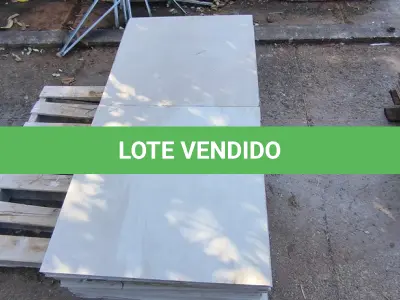 LOTE 089 - 01 LOTE COM PORCELANATOS 60 CM X 60CM APROXIMADAMENTE 25,20M²(NO ESTADO)