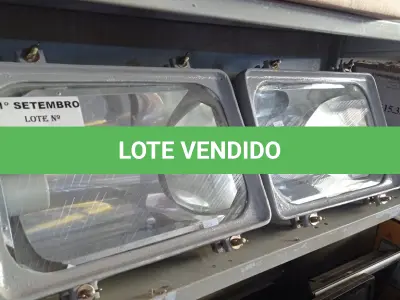 LOTE 187 - 02 LUMINÁRIAS DE PÁTIO E 02 REATORES PARA LÂMPADA VAPOR METÁLICO 150W. (NO ESTADO) ATENÇÃO! FAZER A VISITAÇÃO ANTES DE ARREMATAR, NÃO SABEMOS SE FUNCIONA. LEILÃO NÃO TEM GARANTIA E NEM DEVOLUÇÃO, SUJEITO A POSSÍVEIS AVARIAS VISÍVEIS/OCULTAS E/OU AUSÊNCIA DE COMPONENTES.