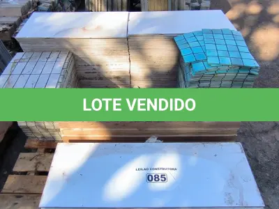 LOTE 085 - 01 LOTE COM REVESTIMENTOS BRANCOS  30CM X 60CM E PARTILHAS VERDE 83 E BRANCAS 65  APROXIMADAMENTE 54,66M²(NO ESTADO)