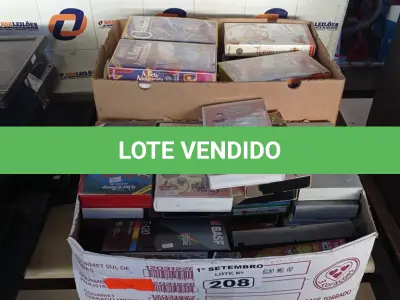 LOTE 208 - 01 LOTE COM VÁRIAS FITAS VHS DE TÍTULOS DIVERSOS. (NO ESTADO) ATENÇÃO! FAZER A VISITAÇÃO ANTES DE ARREMATAR, NÃO SABEMOS SE FUNCIONA. LEILÃO NÃO TEM GARANTIA E NEM DEVOLUÇÃO, SUJEITO A POSSÍVEIS AVARIAS VISÍVEIS/OCULTAS E/OU AUSÊNCIA DE COMPONENTES.